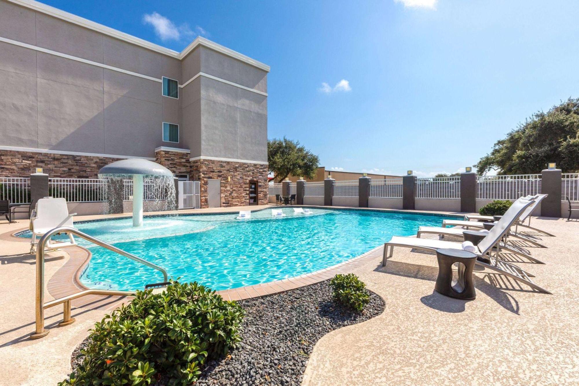Hotel La Quinta By Wyndham Rockport - Fulton Exterior foto